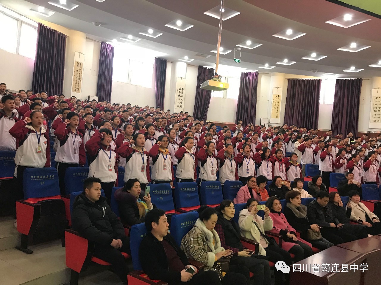 奔跑吧，少年！———記我校初三年級百日誓師大會1.jpg