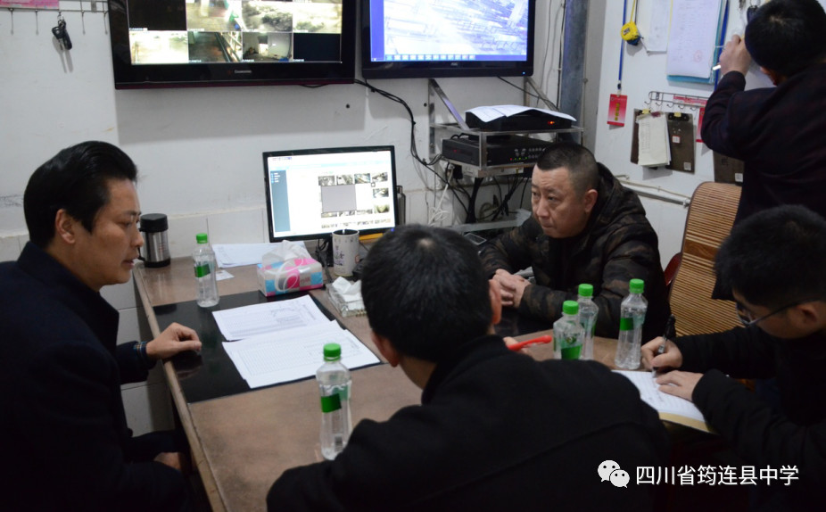 筠連縣中學對學校食堂安全衛生進行專項檢查1.jpg