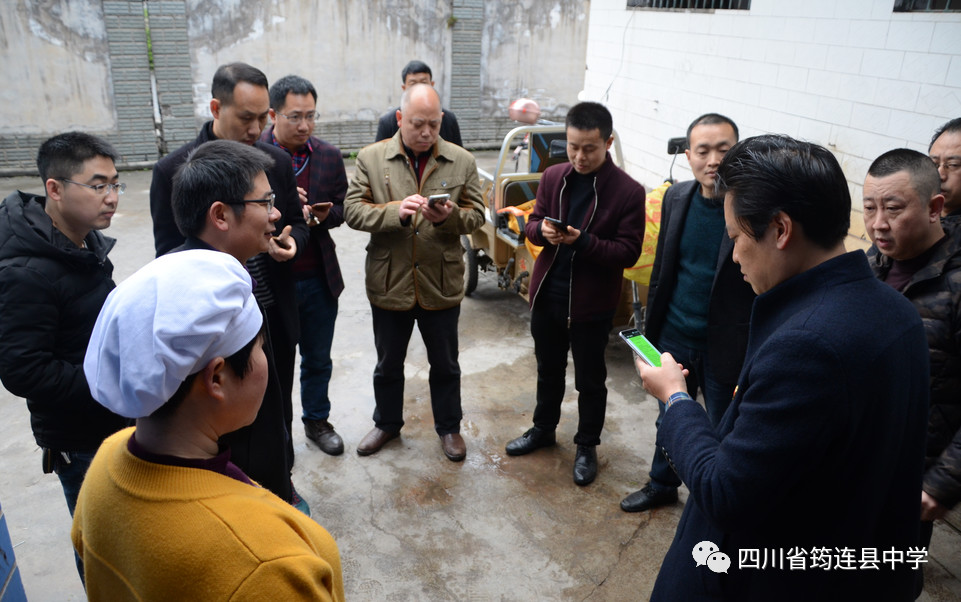 筠連縣中學對學校食堂安全衛生進行專項檢查2.jpg