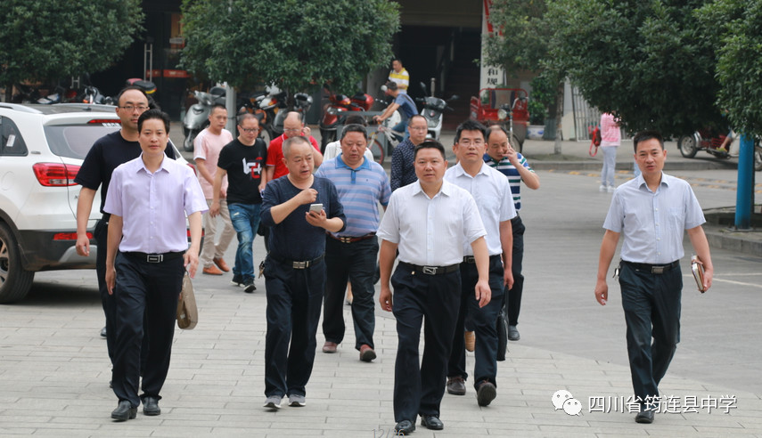 縣領(lǐng)導(dǎo)視察筠連中學(xué)及其周邊公共場所，為高考保駕護(hù)航1.jpg