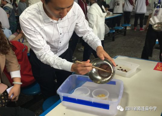 病從口入，食品安全記于心——筠連中學食品安全應急演練4.jpg