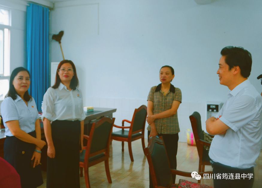 晨曦細雨育桃李，金秋碩果慰園丁 ——宜賓市副市長王萍一行向我校教師送上節日的問候3.jpg