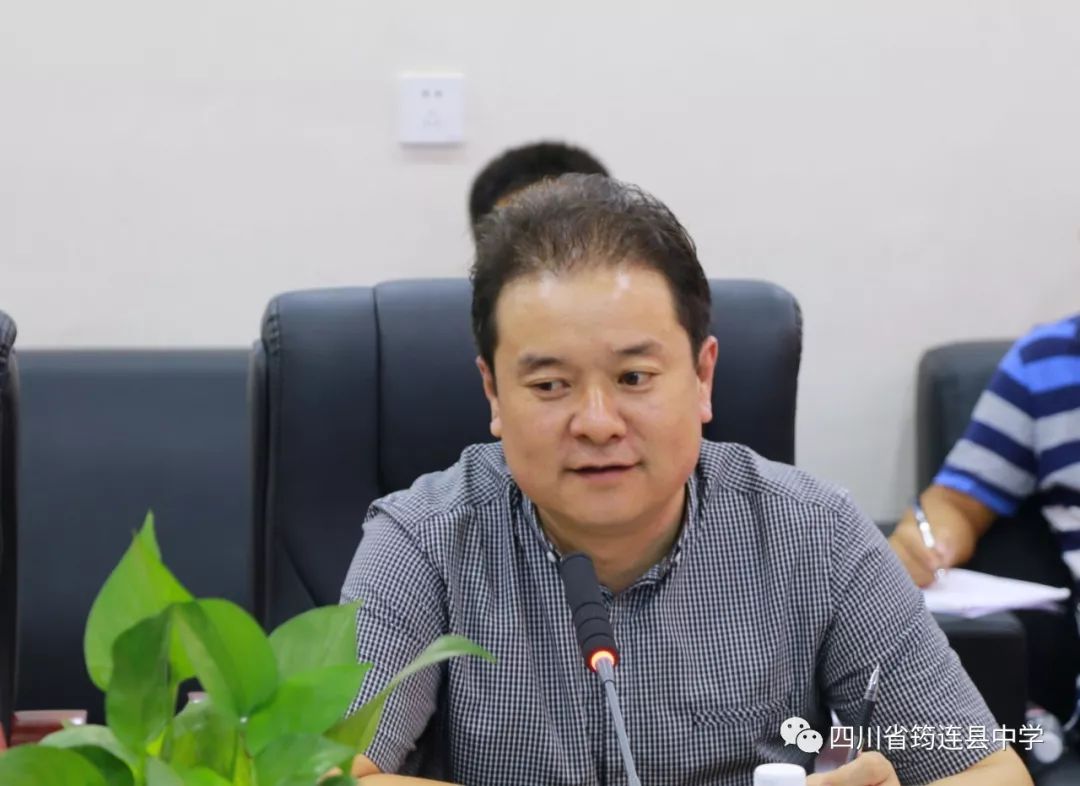 宜賓市教科所高中視導組到我校指導高三工作3.jpg