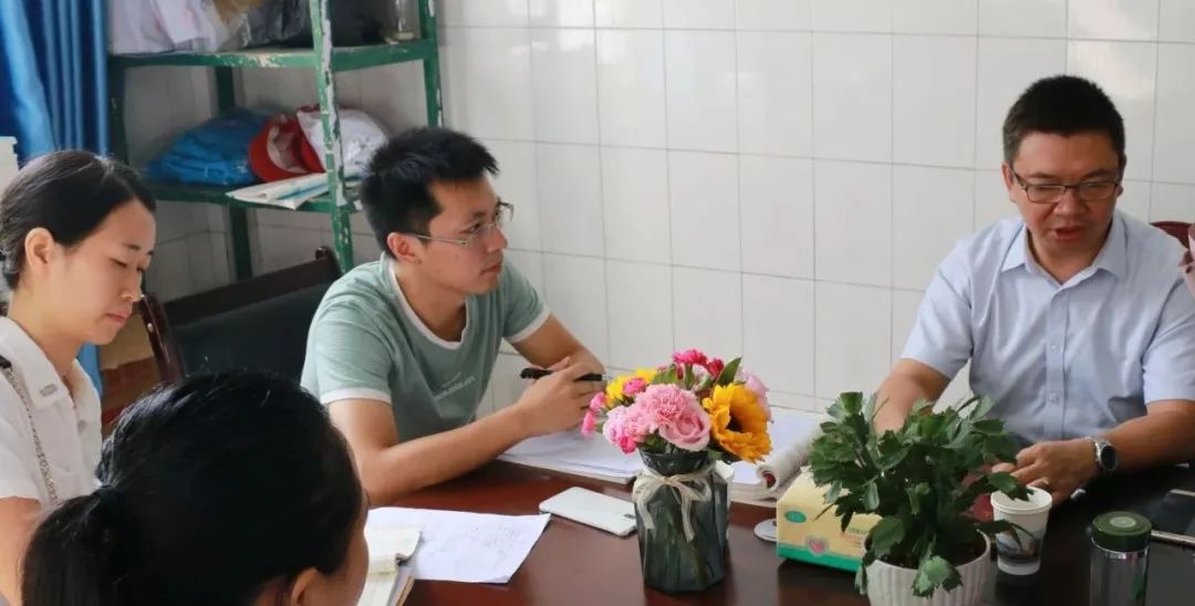 宜賓市教科所高中視導組到我校指導高三工作5.jpg