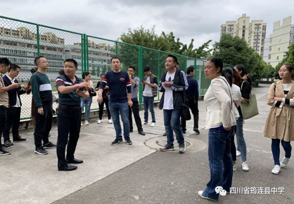 危險物品及時查，安全隱患盡快除 ——筠連中學開展“管制刀具、違規物品”收繳專項行動1.jpg