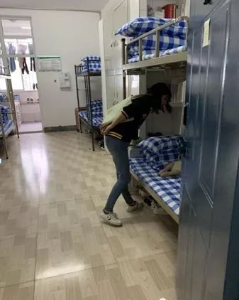 危險物品及時查，安全隱患盡快除 ——筠連中學開展“管制刀具、違規物品”收繳專項行動3.jpg