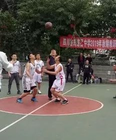 趣味競技強身健體，凝心聚力獻禮校慶——筠連縣中學舉辦2019年秋季教職工運動會2.jpg