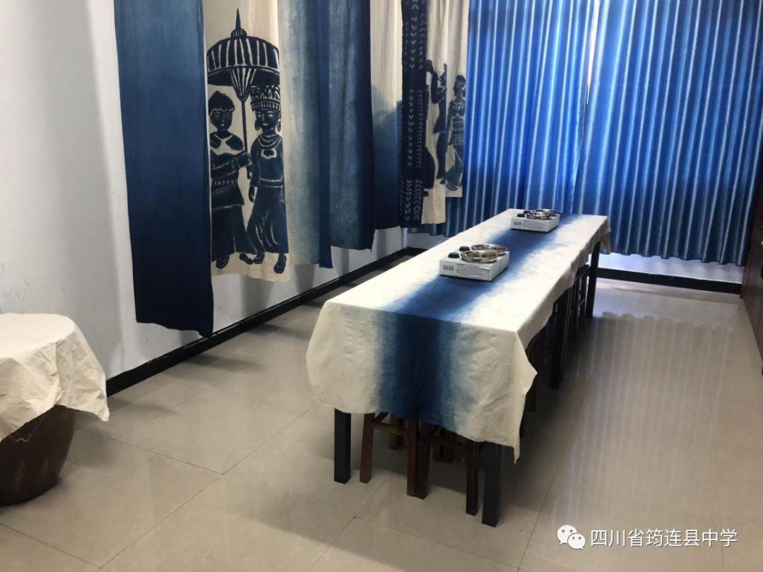時光之藍(lán)——蠟染與莘莘學(xué)子1.jpg