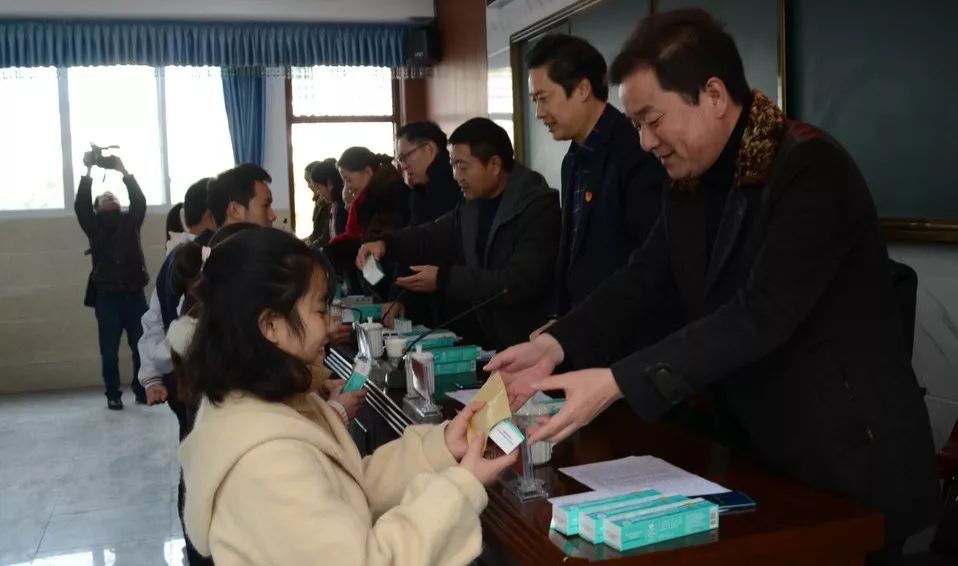 暖冬行動，溫暖繼續——記筠連縣關工委2020年暖冬行動啟動暨筠連中學助學金發放儀式2.jpg