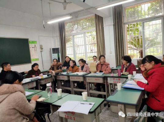 “學習提升，我們永遠在路上”——記筠連中學教師觀摩參加宜賓市南溪區(qū)第四屆普通高中教學科研節(jié)2.jpg