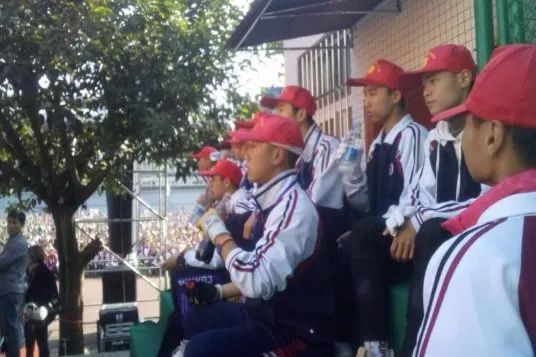 一群可愛的人——12·9文藝匯演臺前幕后的工作人員2.jpg