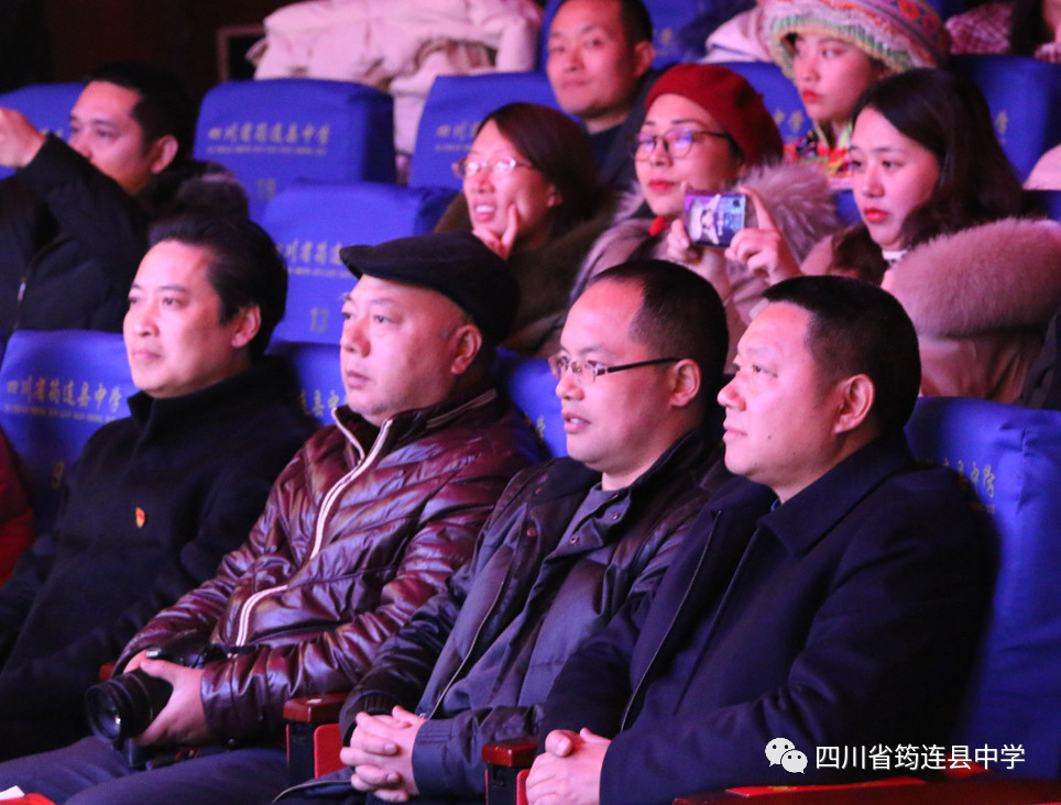 漢苗和諧一家親 載歌載舞迎新年——筠連中學(xué)2020年“苗嶺新年·元旦晚會(huì)”6.jpg