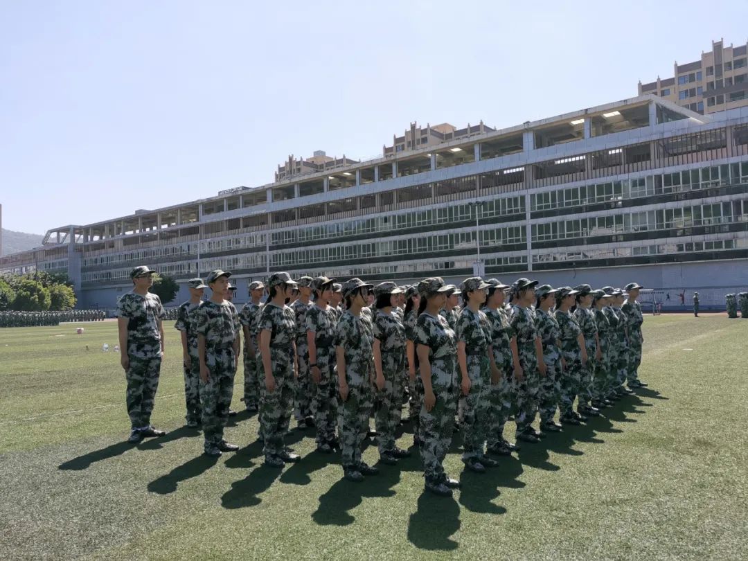 軍歌嘹亮，沙場點兵——筠連縣中學舉行高2020級新生軍訓開營儀式8.jpg