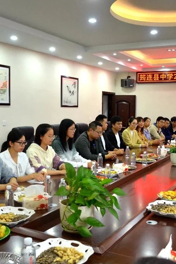 “青春美好、雙節(jié)同慶”——記筠連縣中學(xué)2020年外籍單身教師座談會(huì)3.jpg