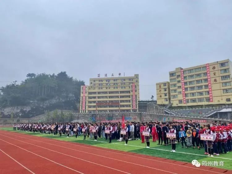 筠中學子足球賽場創佳績2.jpg