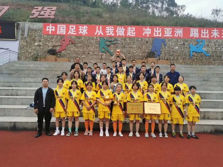 筠中學子足球賽場創佳績9.jpg