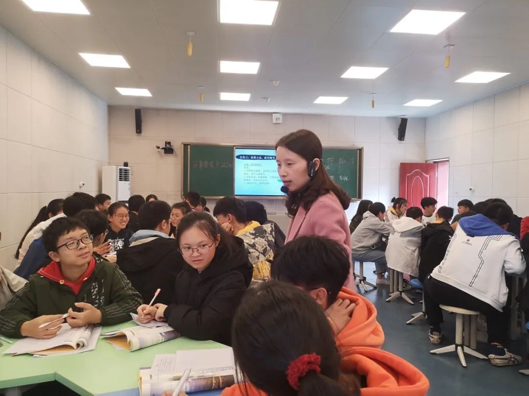 同課異構顯匠心 區域教研促發展 ——筠連縣中學參加宜賓市“同課異構”大賽剪影2.jpg
