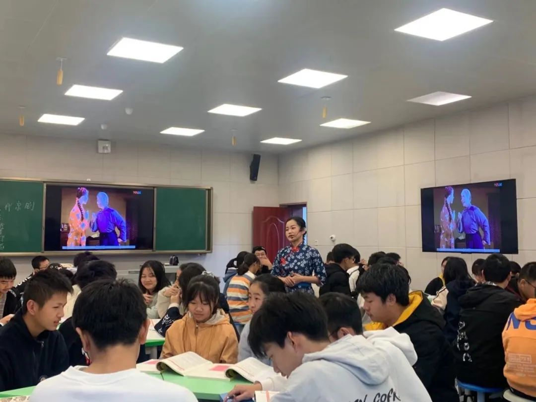 同課異構顯匠心 區域教研促發展 ——筠連縣中學參加宜賓市“同課異構”大賽剪影4.jpg