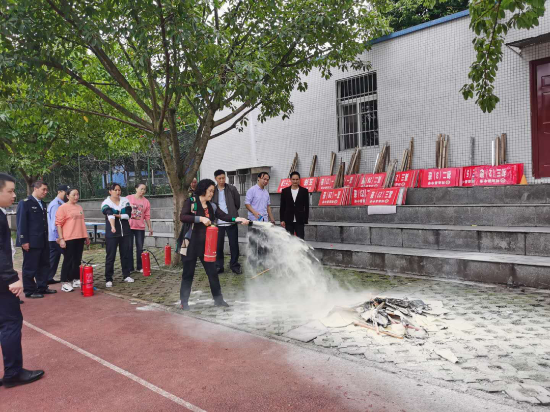 安全第一 預防為主——筠連中學展開生活老師及治安人員消防培訓2.png