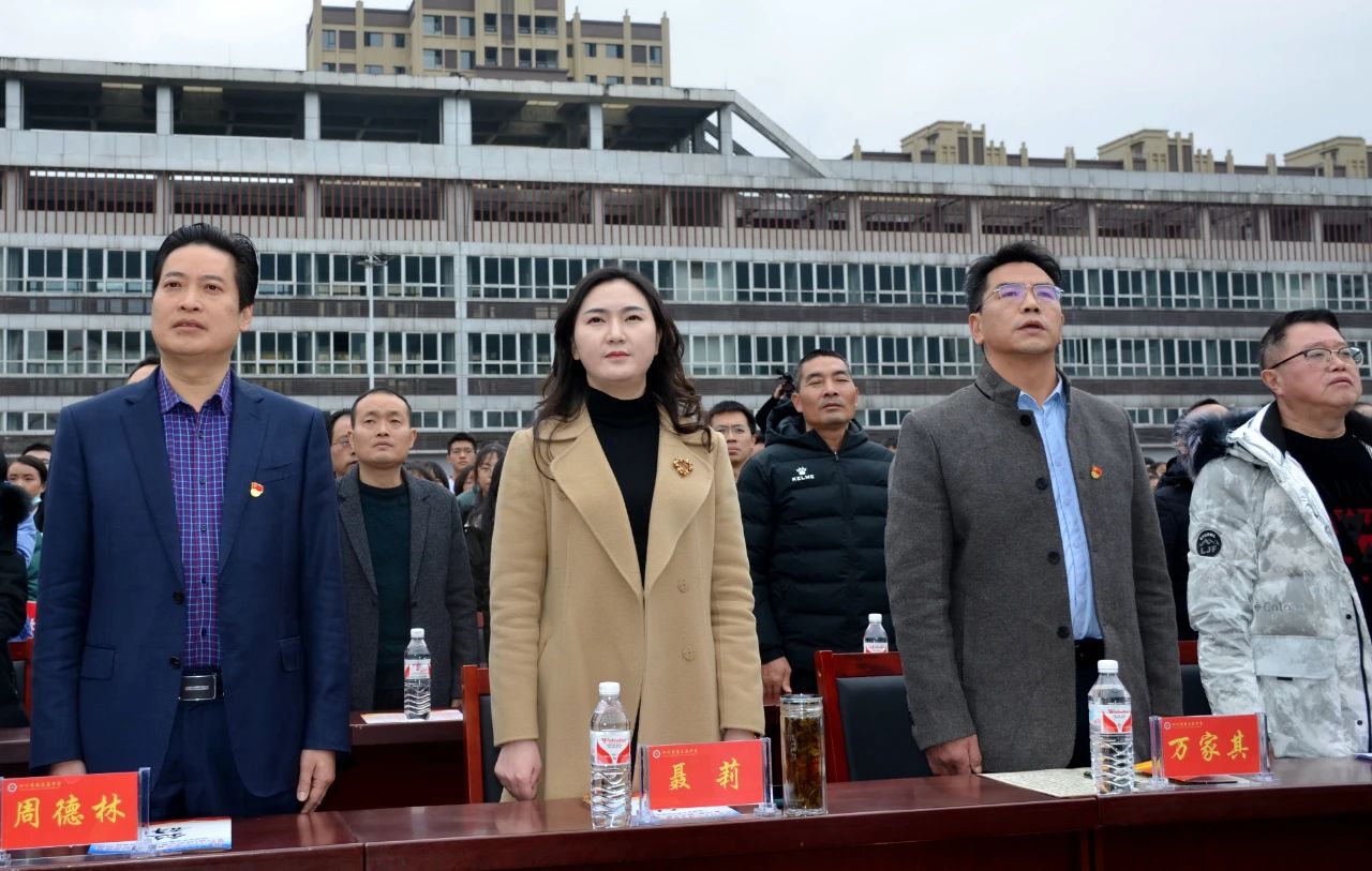 唱響時代旋律 舞動青春風采 ——筠連縣中學紀念“一二·九”學生愛國運動暨第36屆“筠中之聲”藝術節文藝匯演1.jpg