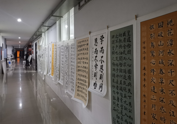 筆尖傳情 翰墨飄香——筠連縣中學舉行第18屆校園師生書畫展2.png