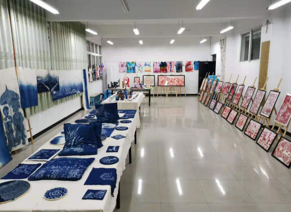 筆尖傳情 翰墨飄香——筠連縣中學舉行第18屆校園師生書畫展3.png