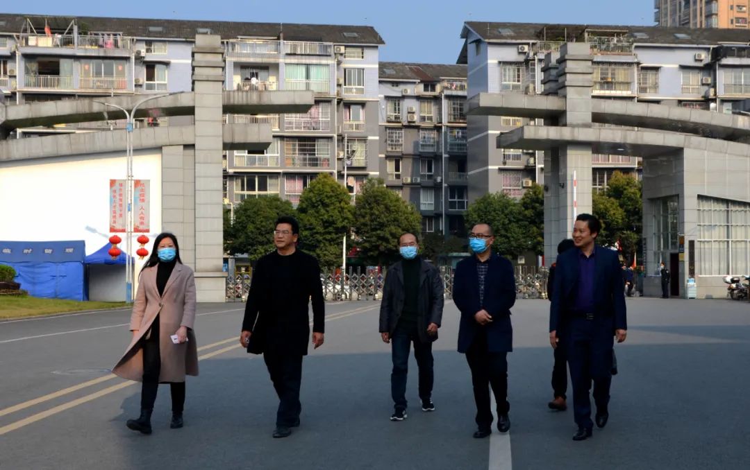 市教體局副局長向慶明一行到筠連中學視察指導開學工作1.jpg