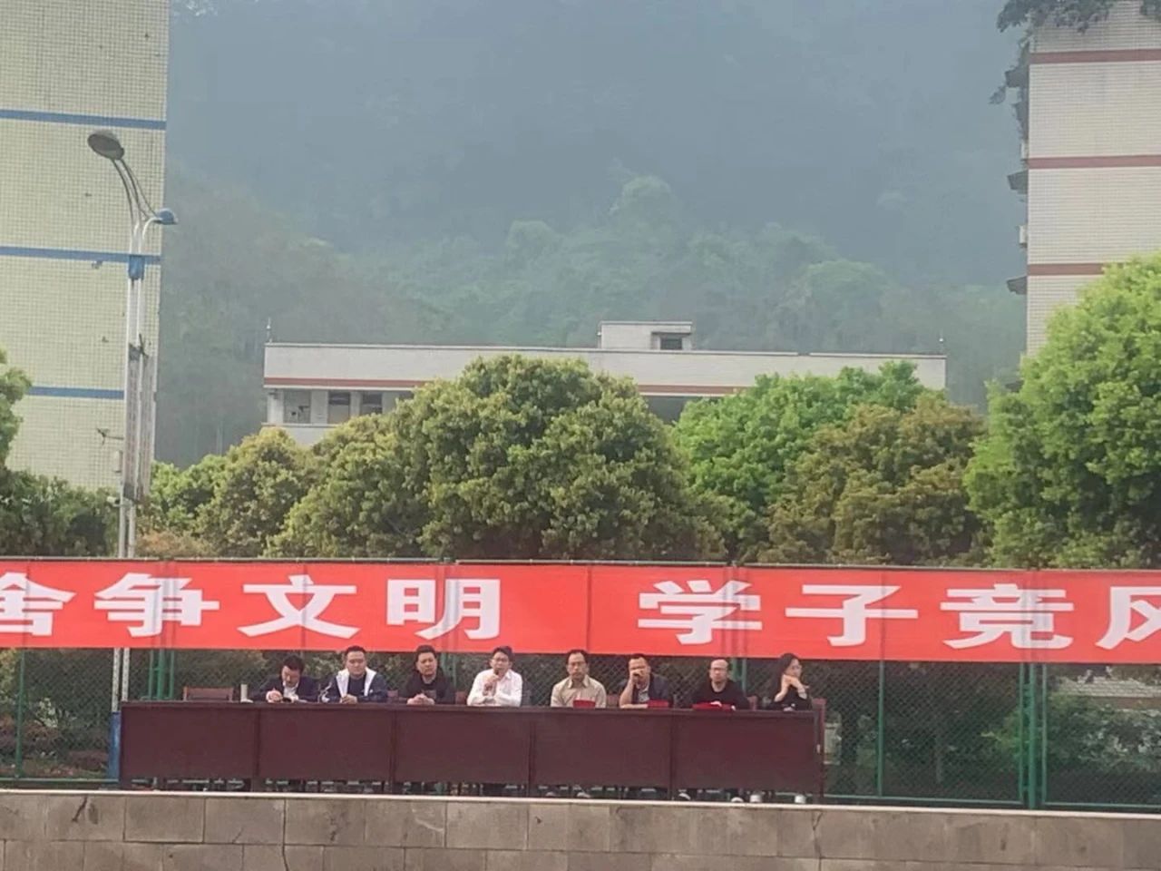 宿舍爭文明，學子競風華 ——筠連縣中學召開住校生大會1.jpg