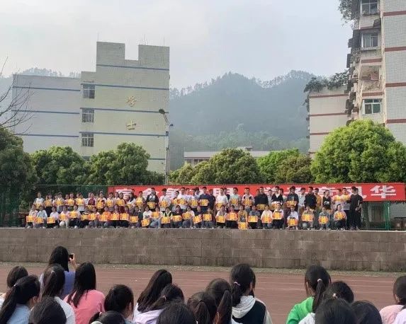 宿舍爭文明，學子競風華 ——筠連縣中學召開住校生大會2.jpg