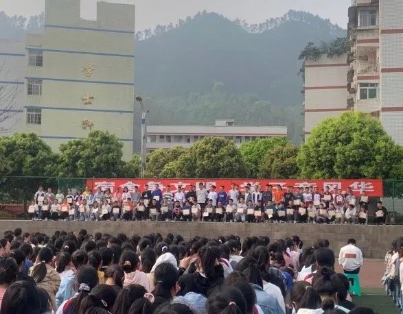宿舍爭文明，學子競風華 ——筠連縣中學召開住校生大會3.jpg
