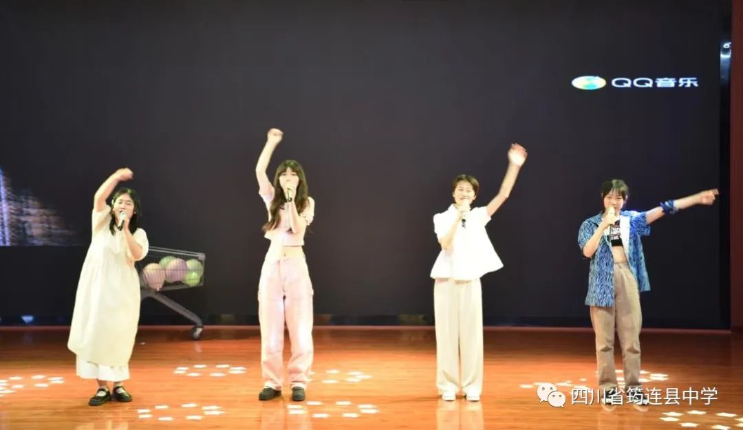 邁著青春腳步 放飛夢想翅膀 ——筠連縣第二屆英語風采大賽在我校圓滿舉行14.jpg