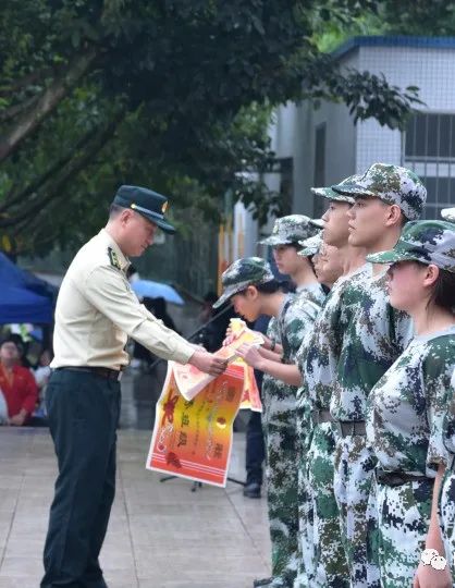熱血軍訓(xùn) 激情青春——高2021級軍訓(xùn)匯報表演18.jpg