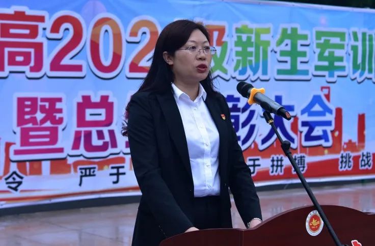 熱血軍訓(xùn) 激情青春——高2021級軍訓(xùn)匯報表演19.jpg