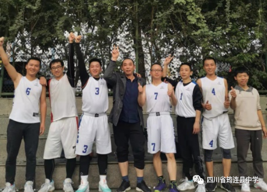 巔峰對決 賽出風采——筠連中學舉行教職工運動會籃球比賽2.png