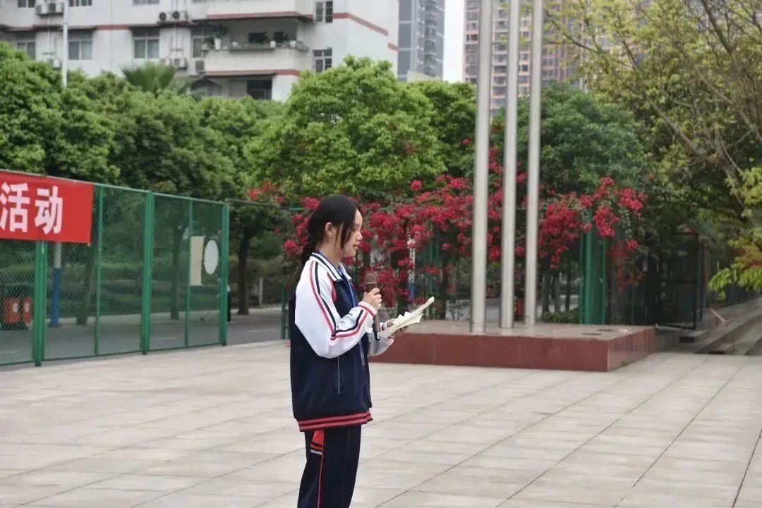 防溺水教育 為學(xué)生護航——筠連中學(xué)初中部開展防溺水教育簽名活動2.jpg