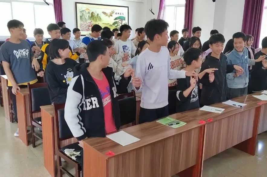 攜手心理護(hù)航 引領(lǐng)健康成長(zhǎng)——筠連中學(xué)開(kāi)展心理教師“送教下鄉(xiāng)”活動(dòng)6.jpg